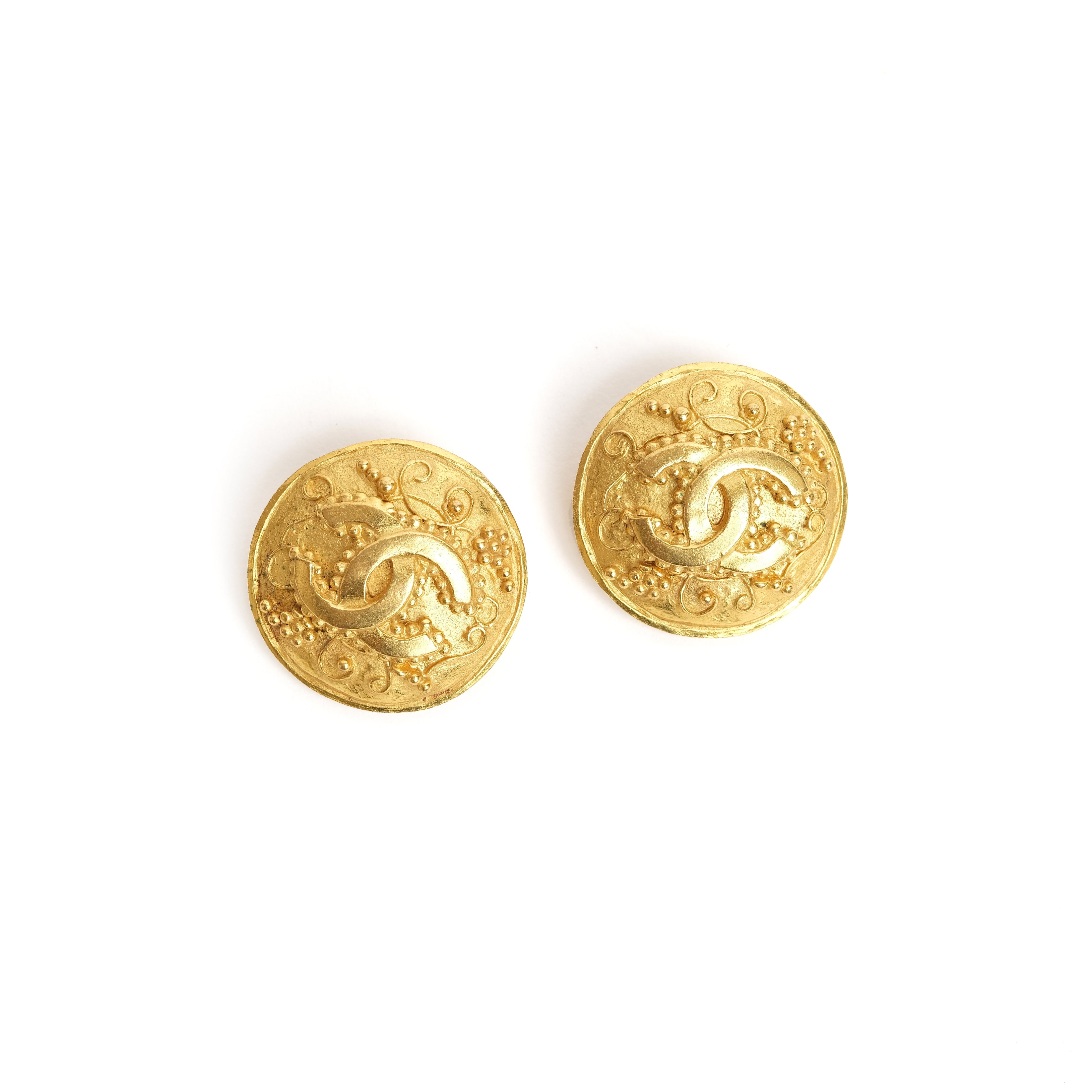 VINTAGE CHANEL CC GRAPEVINE ROUND EARRINGS - beg borrow steal studio