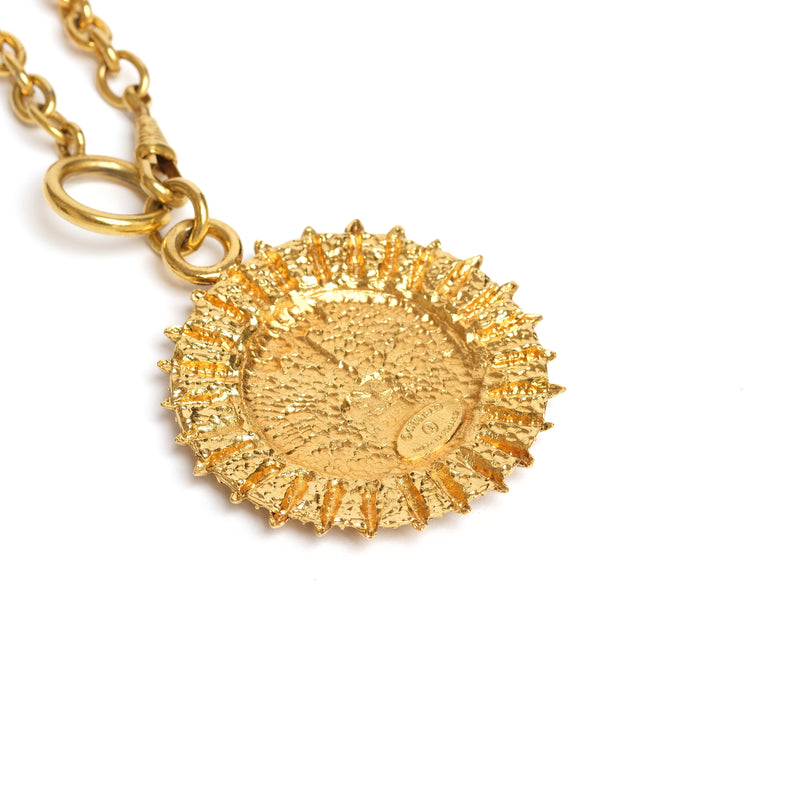VINTAGE CHANEL MEDALLION PENDANT NECKLACE - Beg Borrow Steal Studio