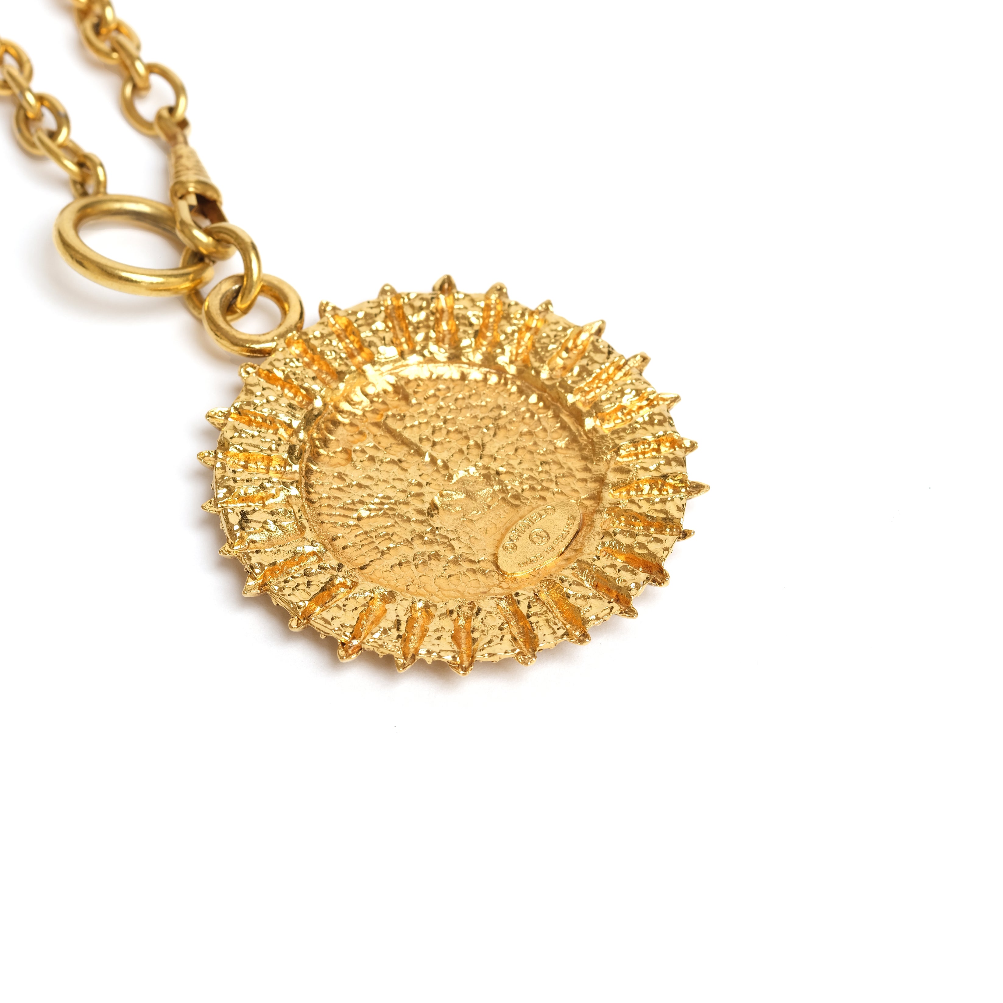 VINTAGE CHANEL MEDALLION PENDANT NECKLACE - Beg Borrow Steal Studio