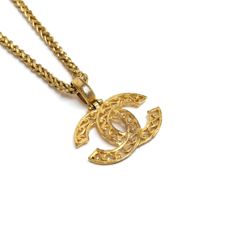 VINTAGE CHANEL 95A WAVY HOLLOW BALL PENDANT NECKLACE - Beg Borrow Steal Studio