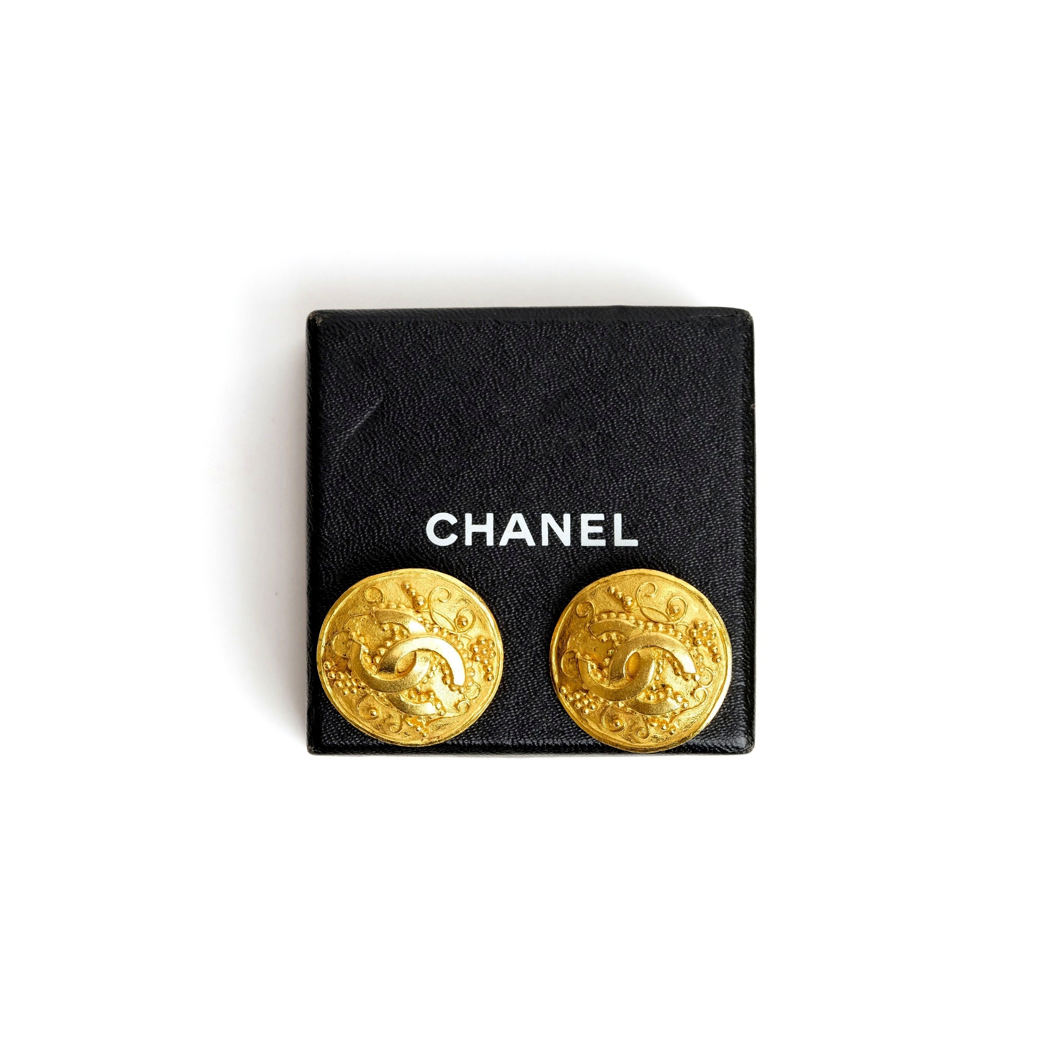 VINTAGE CHANEL CC GRAPEVINE ROUND EARRINGS - beg borrow steal studio
