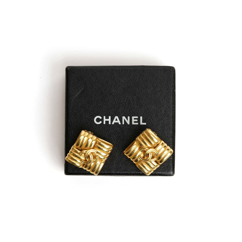 VINTAGE CHANEL TEXTURED GRID SQUARE CC EARRINGS - beg borrow steal studio