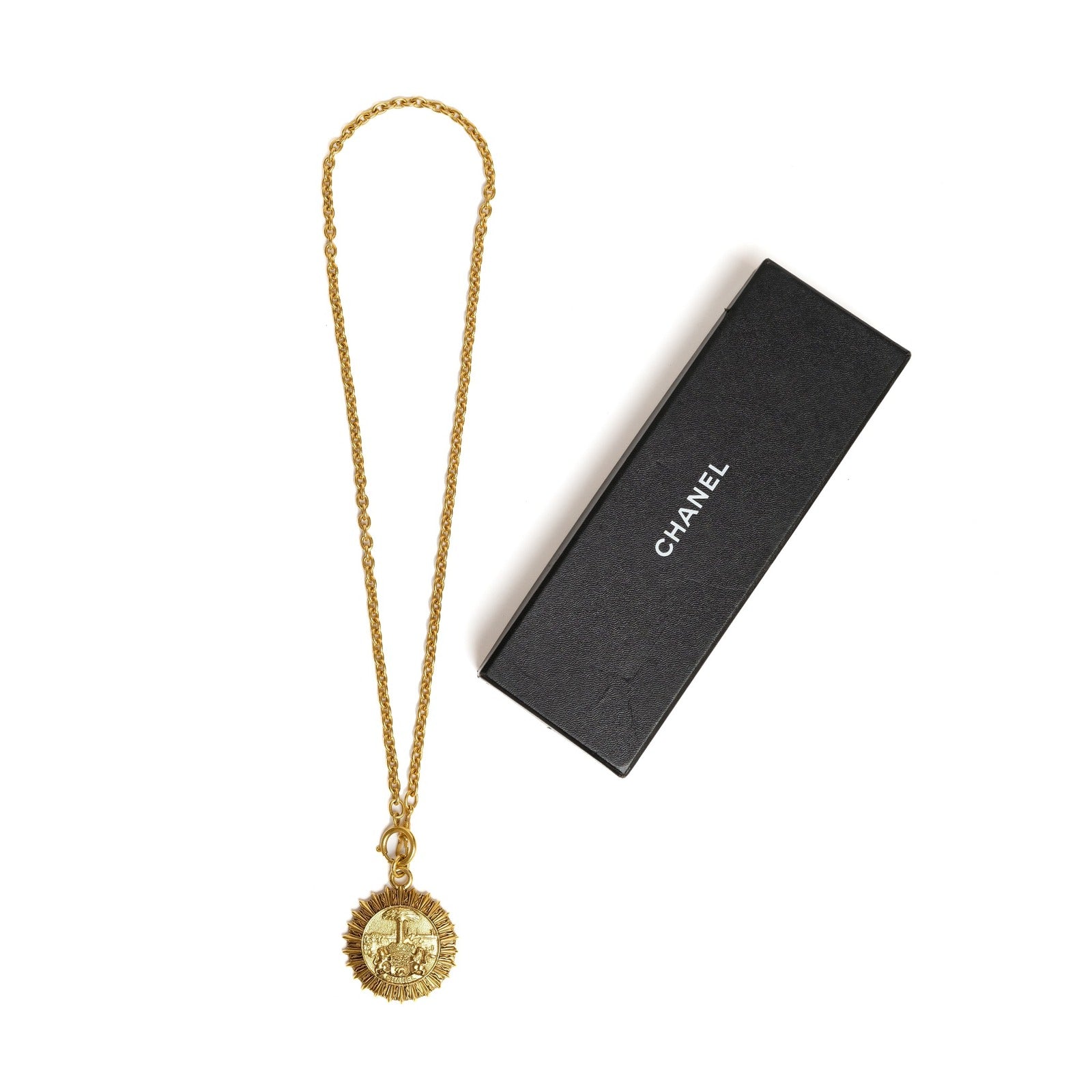 VINTAGE CHANEL MEDALLION PENDANT NECKLACE - Beg Borrow Steal Studio