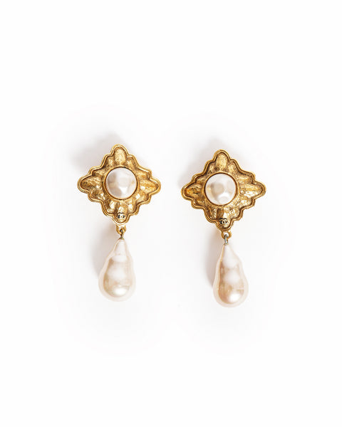 Vintage Chanel Baroque Pearl Drop Earrings - beg borrow steal studio
