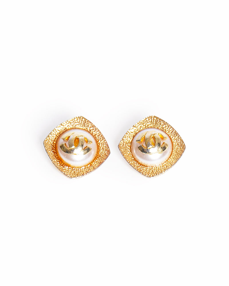 Vintage Chanel Textured CC Pearl Earrings - beg borrow steal studio