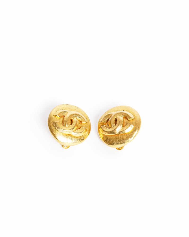 Vintage Chanel CC logo Round Earrings - beg borrow steal studio
