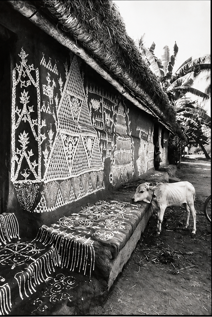 Jyoti Bhatt - Chita Wall Painting by Fingertips, Orissa (1987)