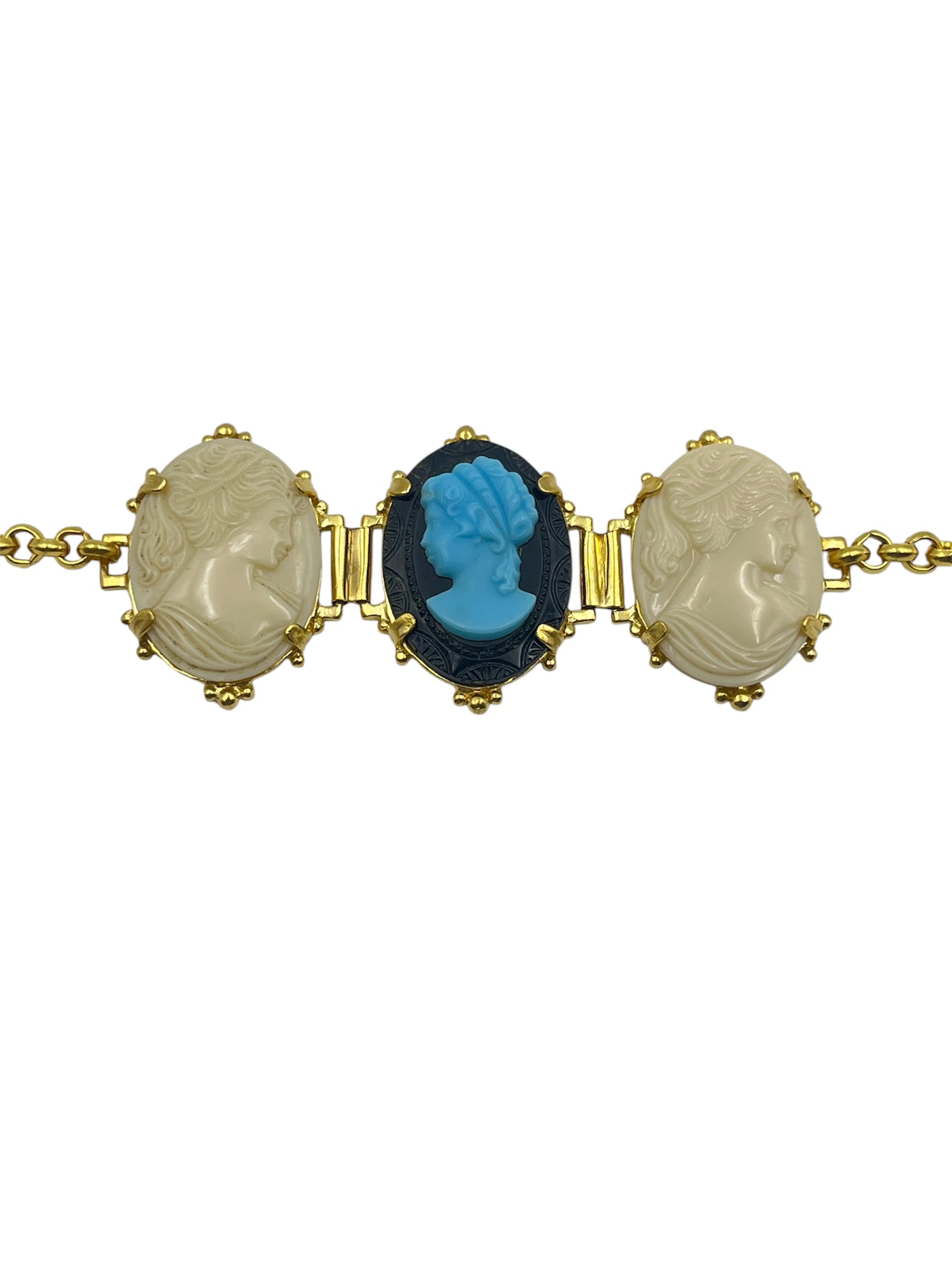 Vintage Cameo Necklace - Detail Angle 2 (BBS_MWCN078)