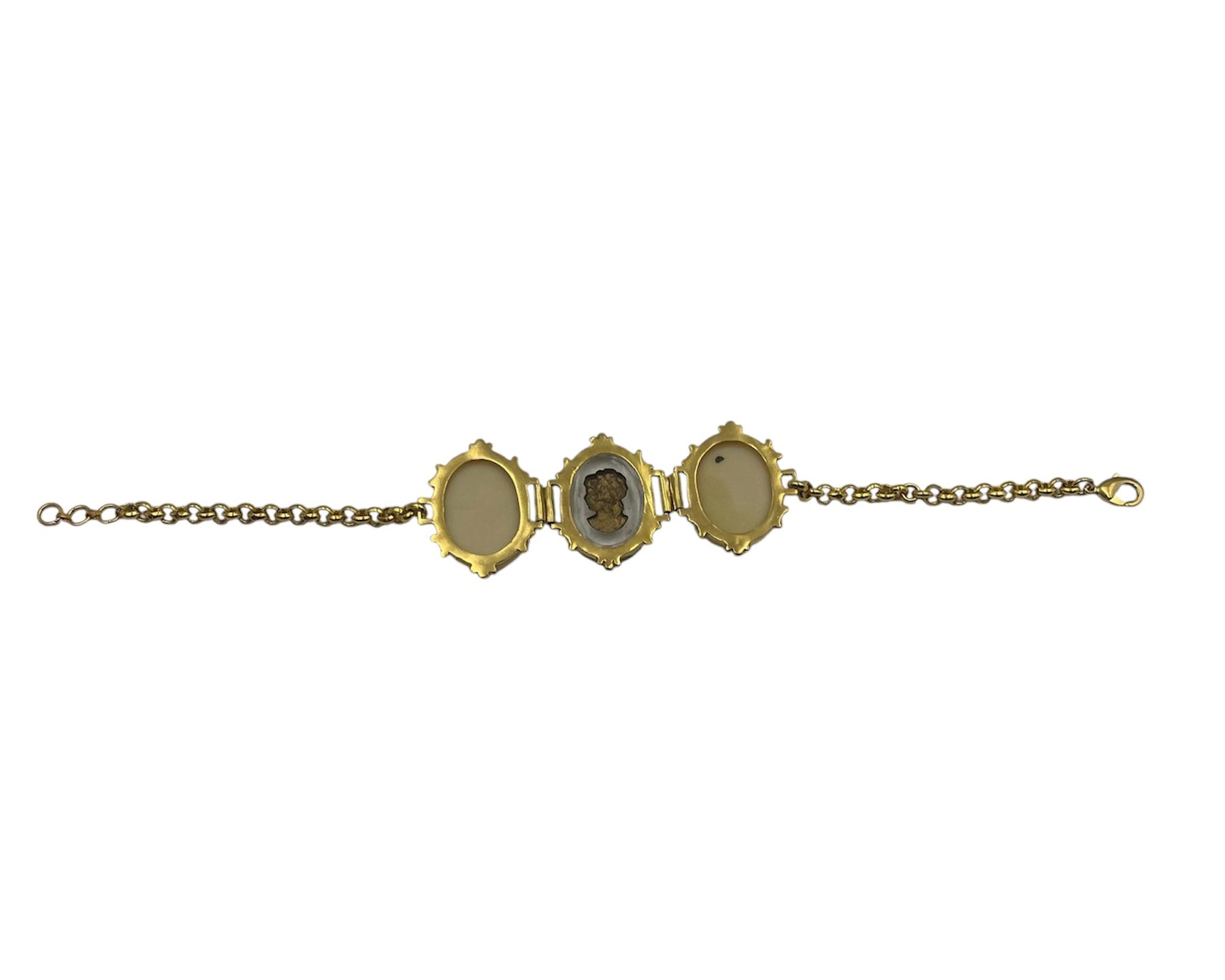 Vintage Cameo Necklace - Detail Angle 2 (BBS_MWCN080)