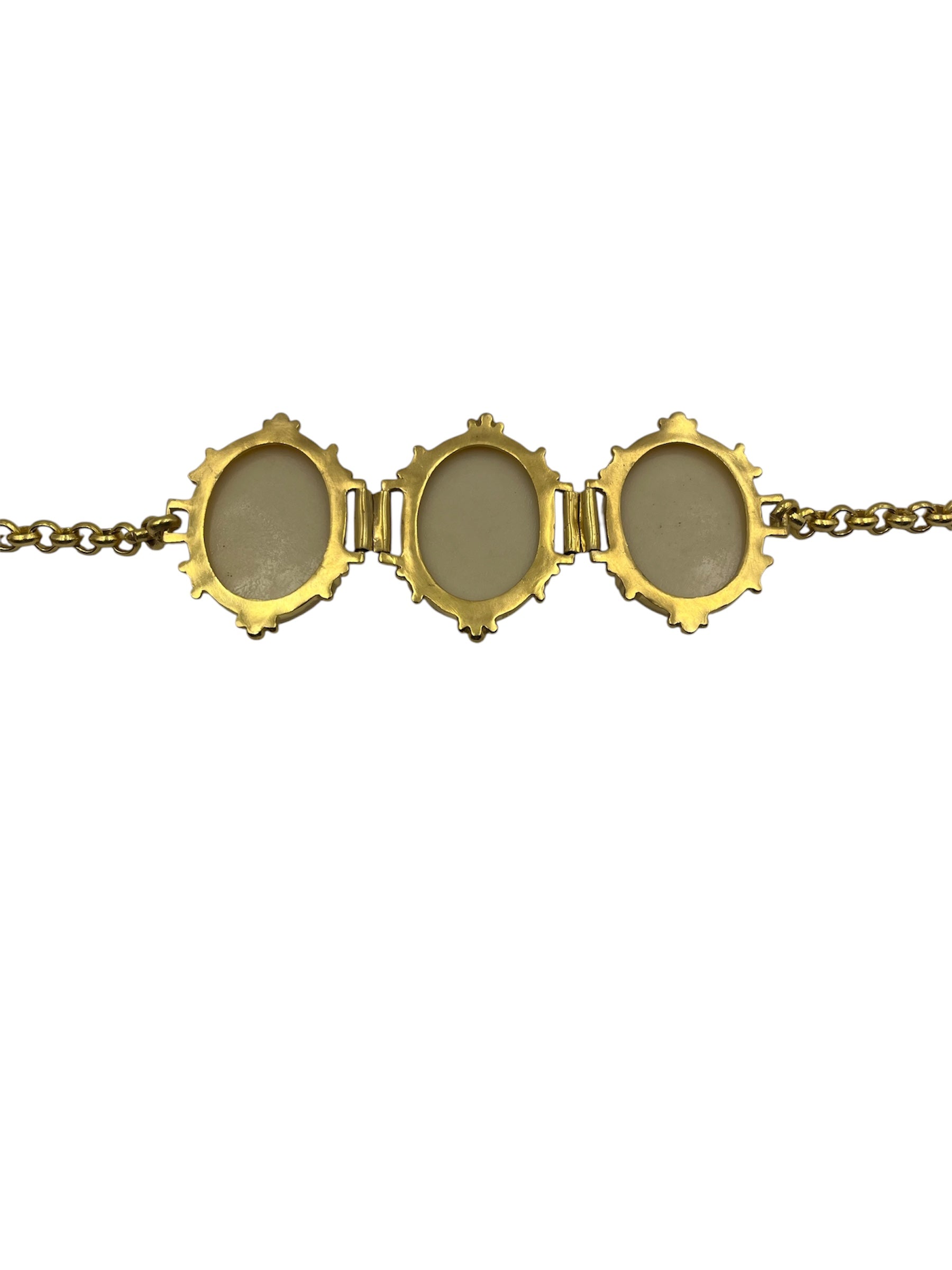 Vintage Cameo Necklace - Detail Angle 2 (BBS_MWCN081)