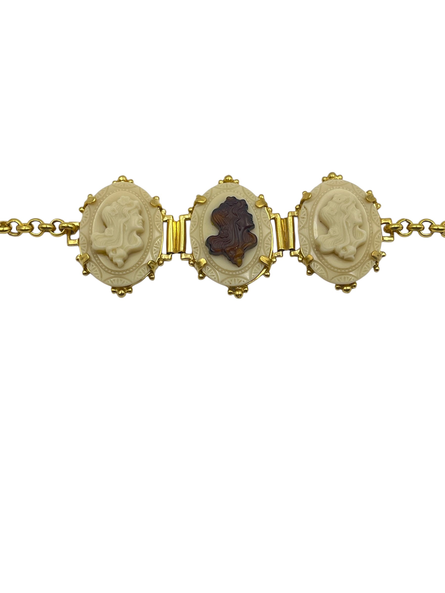Vintage Cameo Necklace - Detail Angle 3 (BBS_MWCN081)