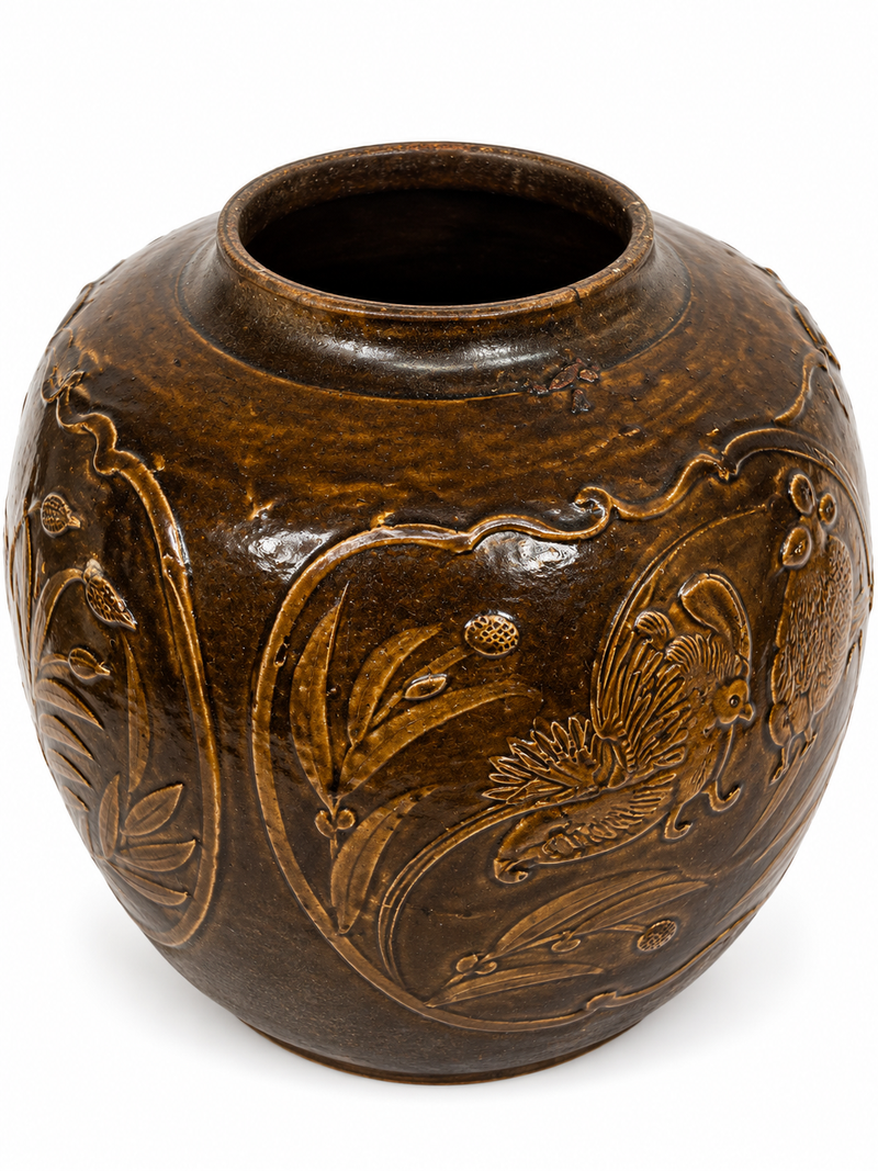 19th-Century Chinese Ceramic Pot